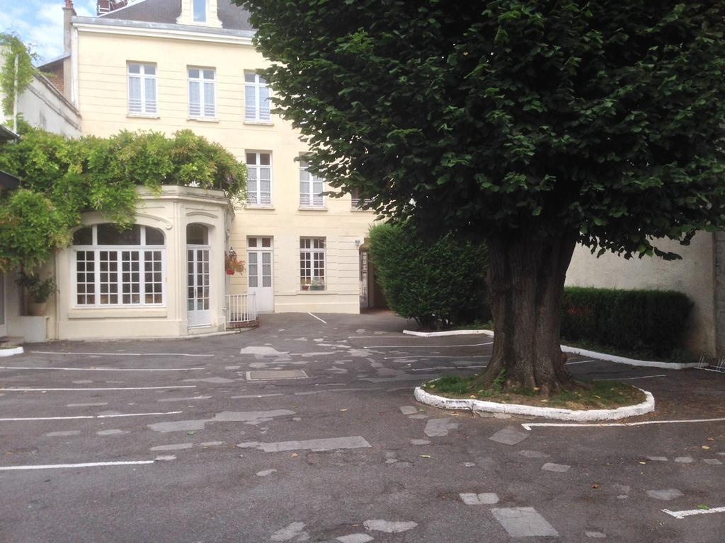 Hotel Memorial Saint-Quentin  Exteriör bild